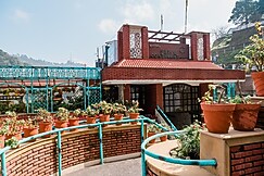 Shiva Continental  An Upcycled Garden Hotel, Dhanaulti