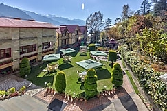 Shingar Regency - Centrally Heated Comfort (5 minutes drive from the Mall Road), Manali