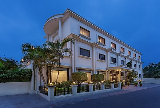 La Place Sarovar Portico