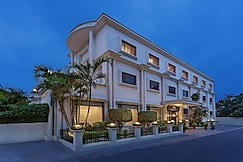 La Place Sarovar Portico