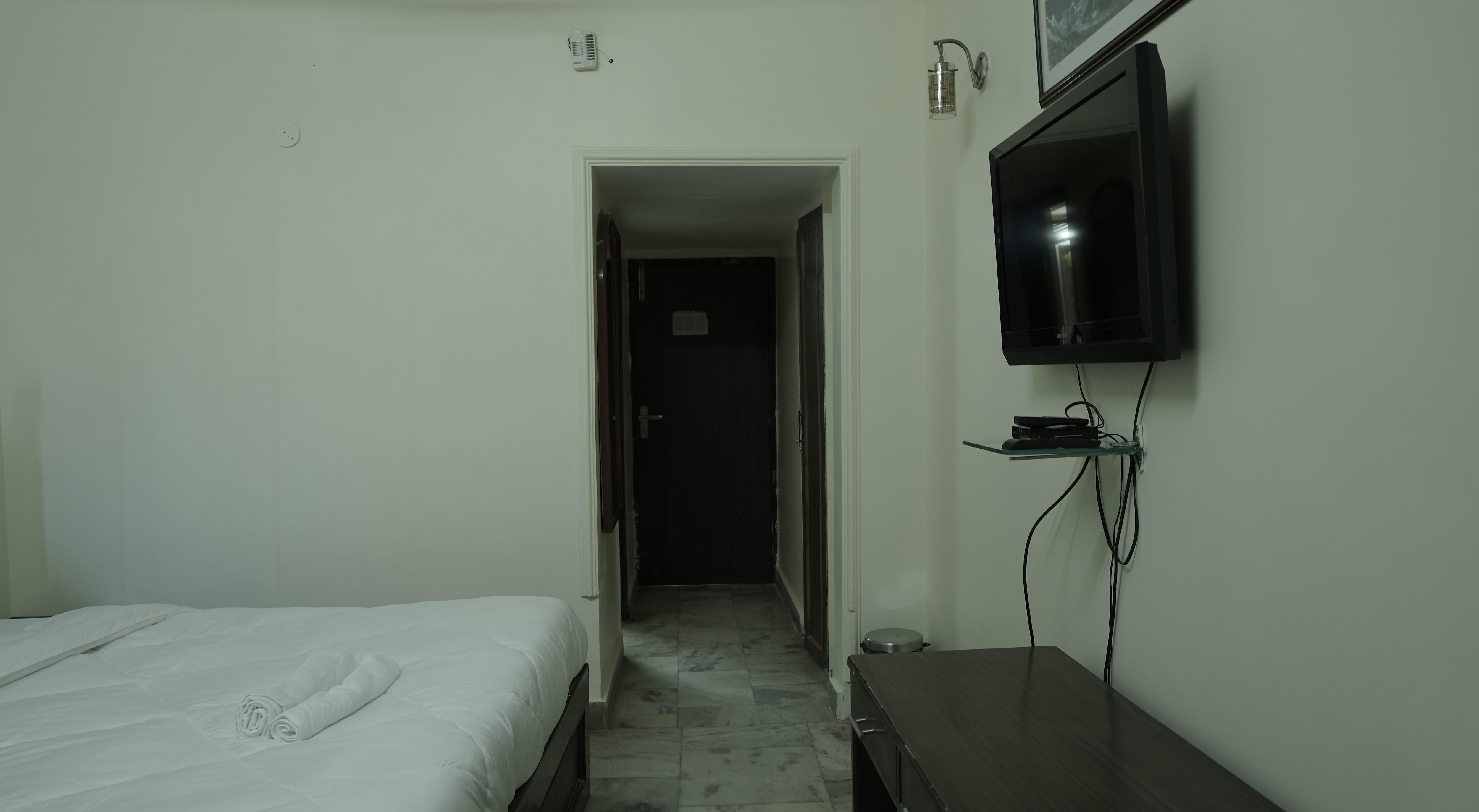 Hotel Paradise near Kanpur District Court - Tap to explore photos
