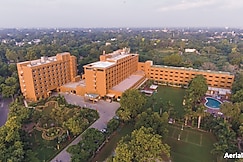 Hotel Clarks Shiraz, Vrindavan