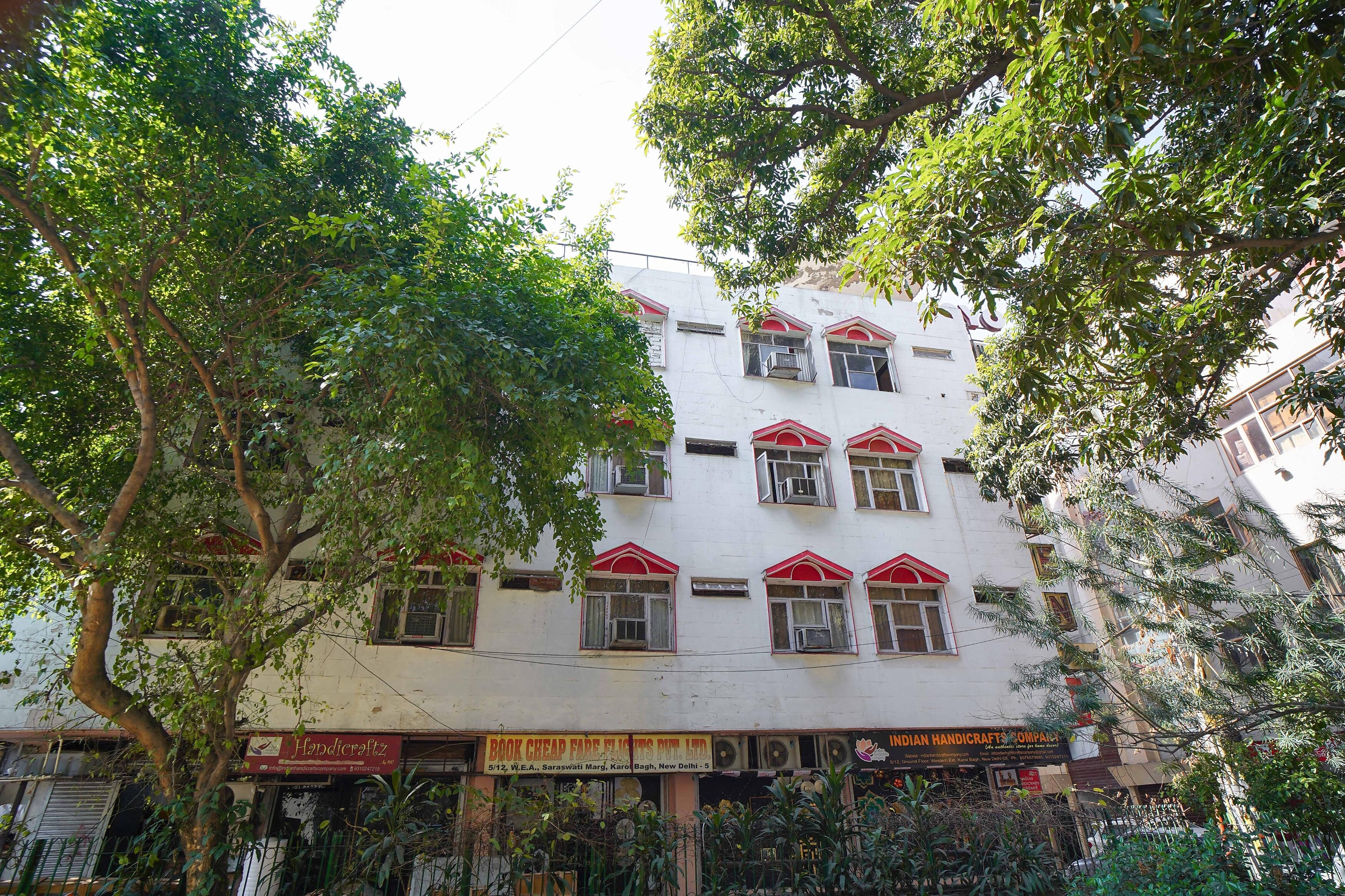 Hotel Garden View Karol Bagh, Delhi - Tap to explore photos