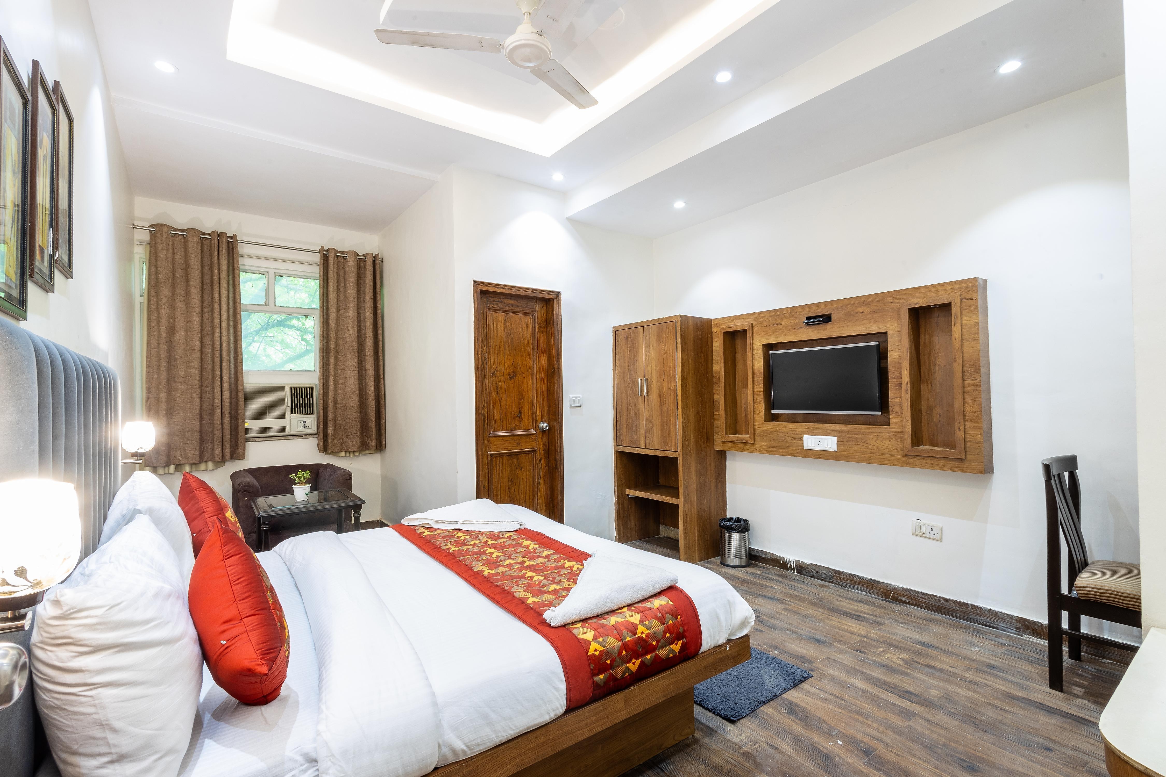 Hotel Garden View Karol Bagh, Delhi - Tap to explore photos