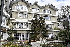 East Bourne-A Pine Forest Resort, Kasauli