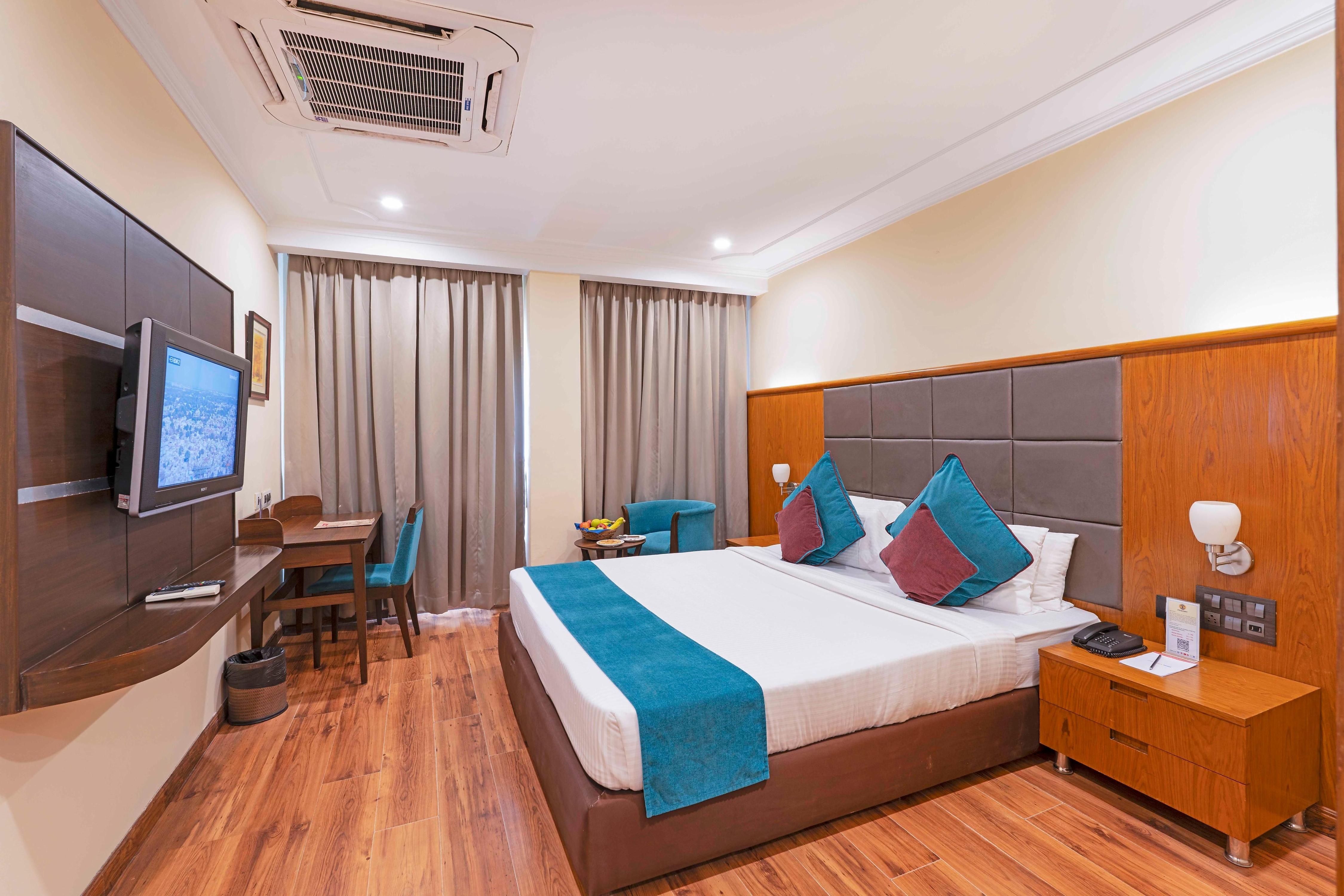 IndiSmart Hotel - Tap to explore photos