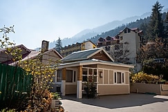 Hotel The Conifer, Manali