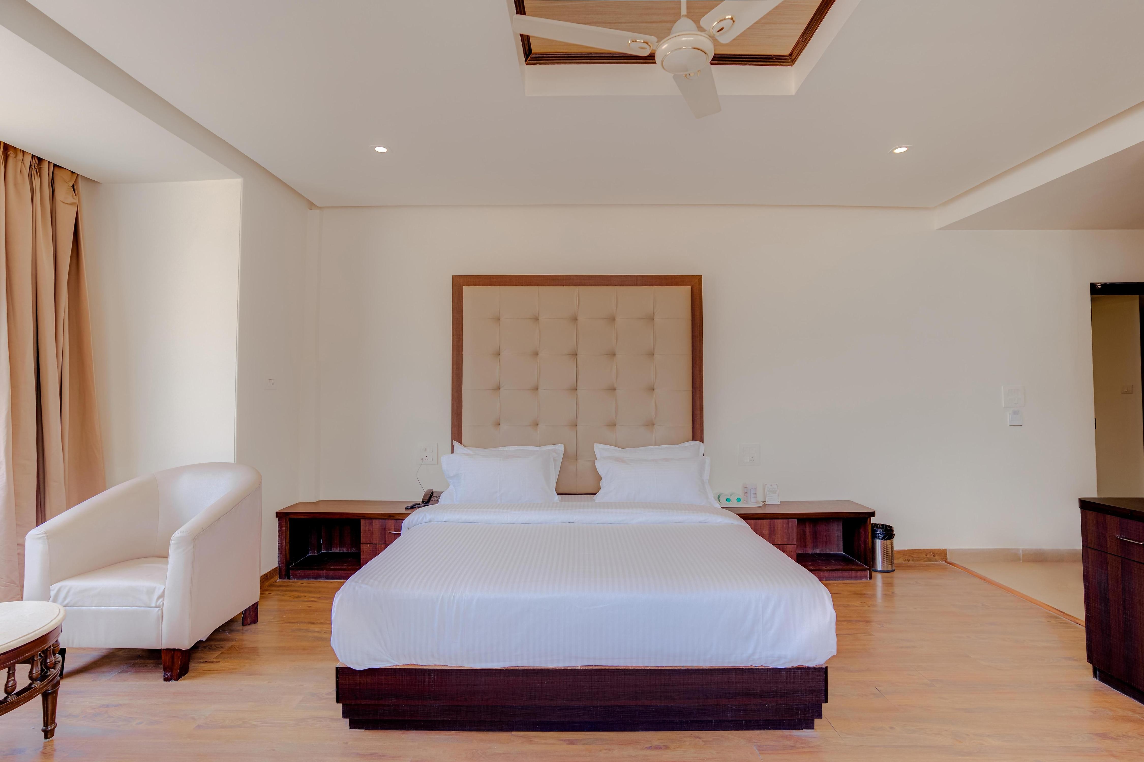 Hotel Vasundhara Palace - Tap to explore photos