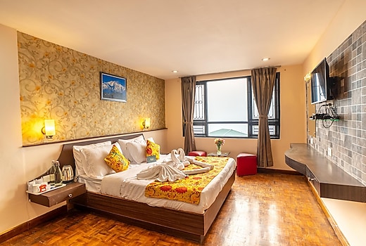 Muscatel Fairmount -100 mts from mall road