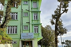 Hotel Oakwood