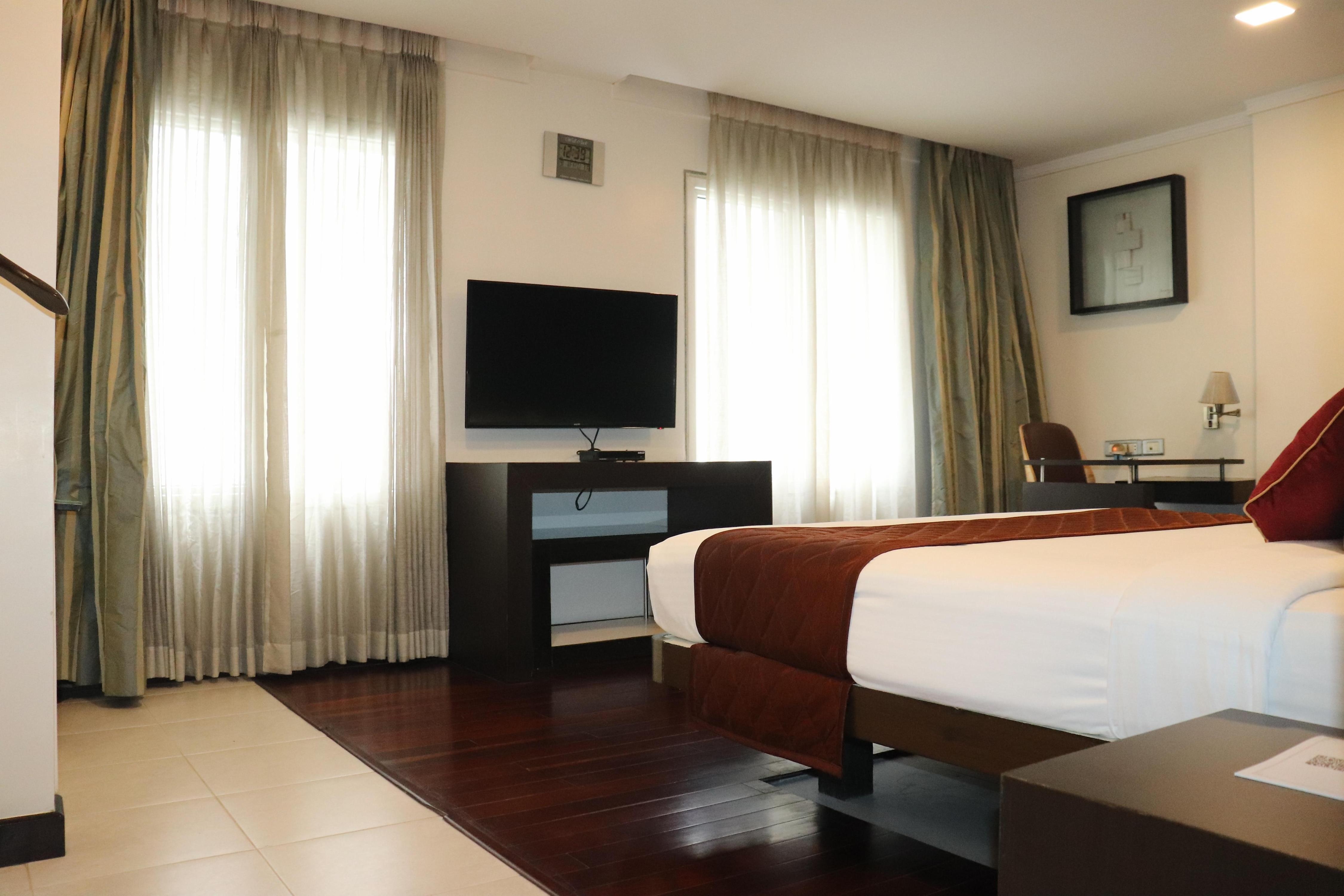 37th Crescent Hotel Bengaluru - Tap to explore photos