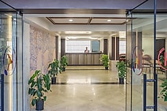 Hotel Kinara Grand