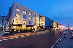 Arch The Lohias, Meerut