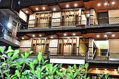 Hotel New Adarsh - A Mall Road Hotel, Manali