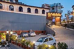 Hotel Shivraj Mussoorie(In- house Parking), Barkot