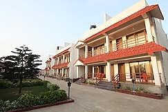 Massara Beach Resort, मंदारमणि