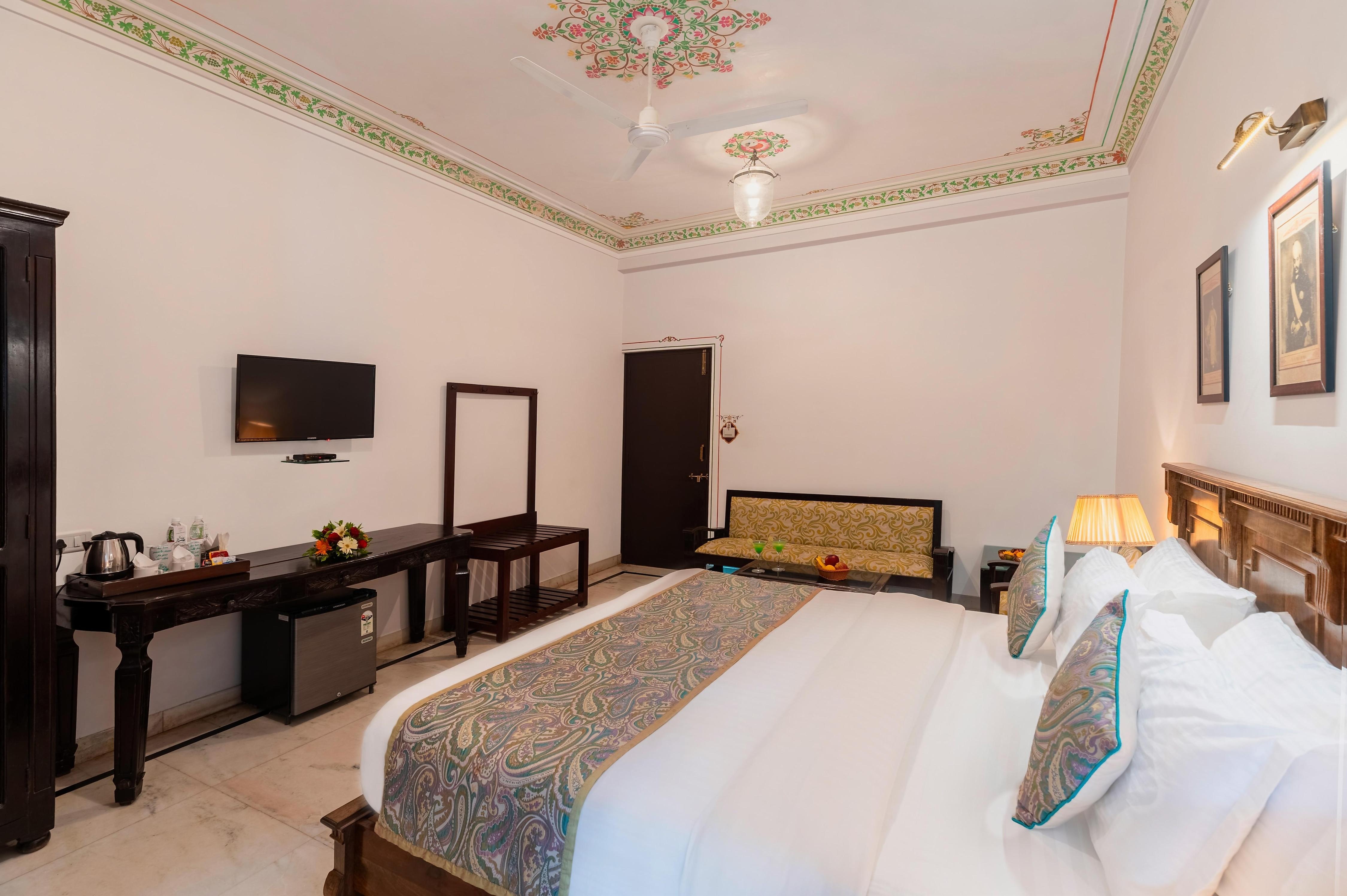 Panna Vilas - A Lake Facing Boutique Hotel - Tap to explore photos
