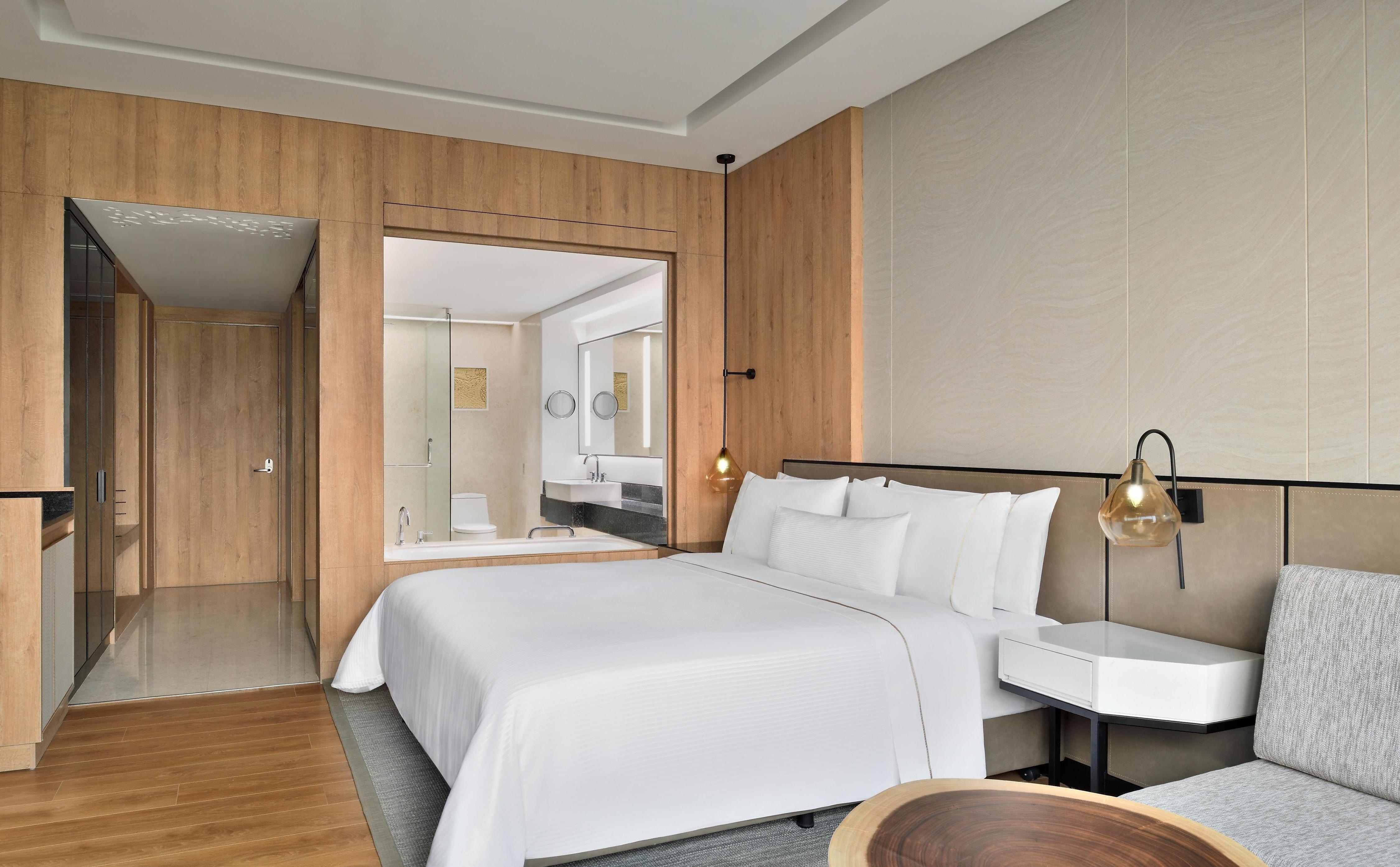 Deluxe Room 1 King Hill View with Bathtub 1
