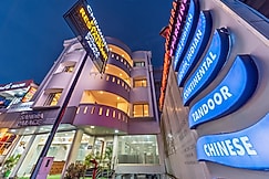 Hotel Sandra Palace, Usilampatti