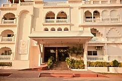 Singhana Haveli by Dhola Ri Dhani, Hyderabad