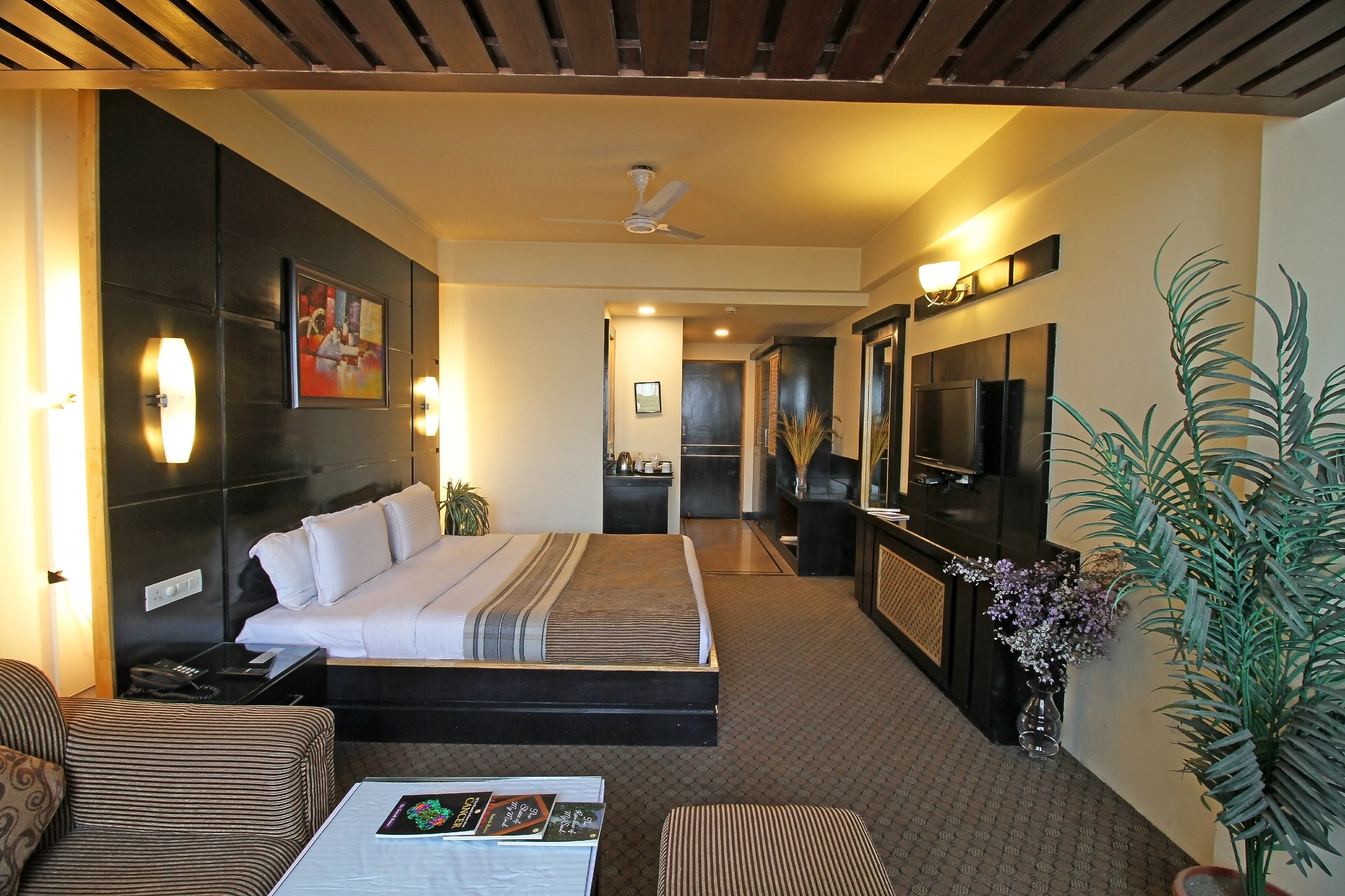 Comrade Inn Best Rates on Srinagar Hotel Deals, Reviews & Photos
