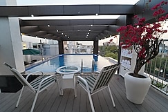 Hotel Rockland C R Park, Delhi