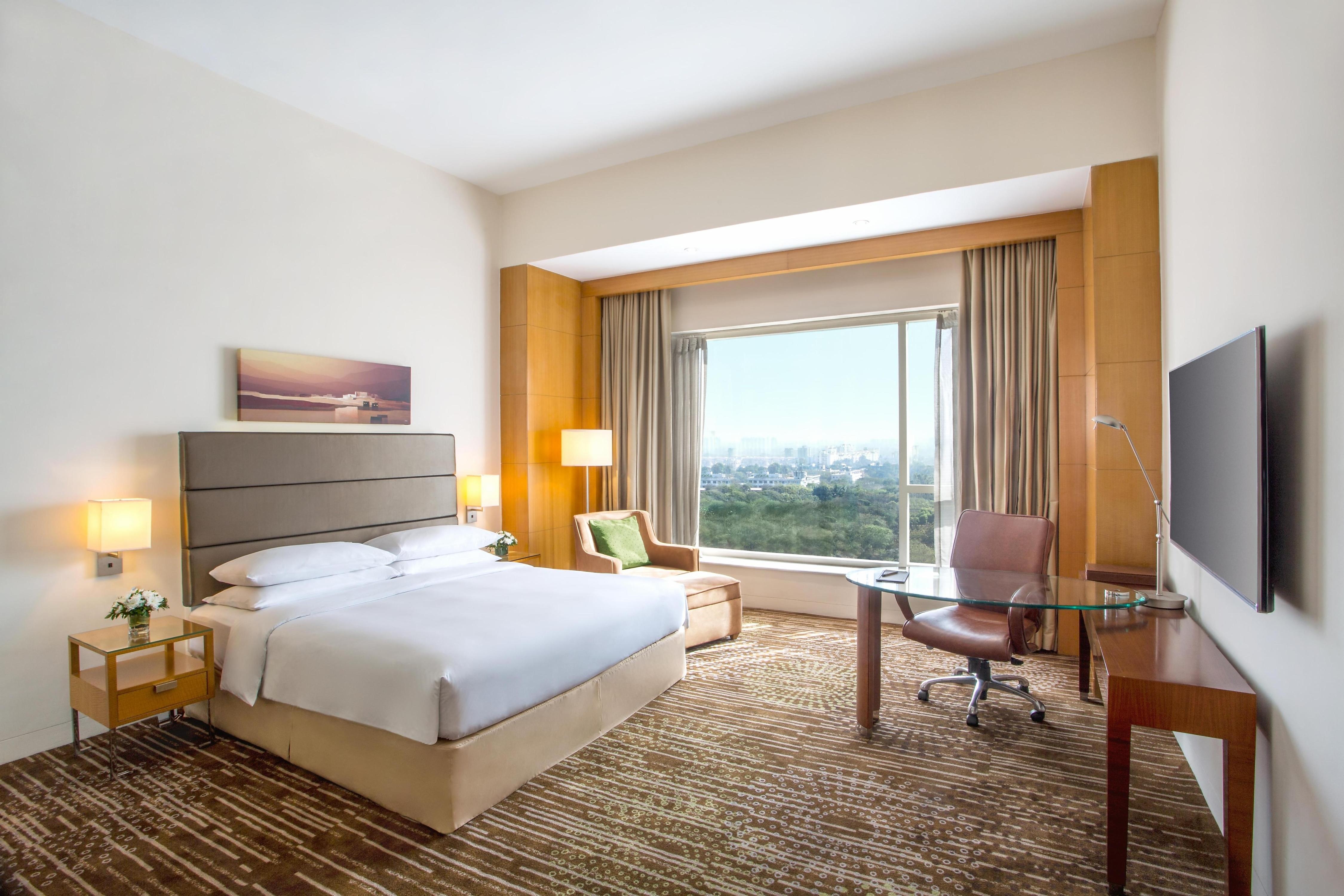 1 King Bed with Club Access 1