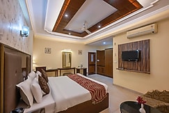 Hotel Hot Spring, Namhol