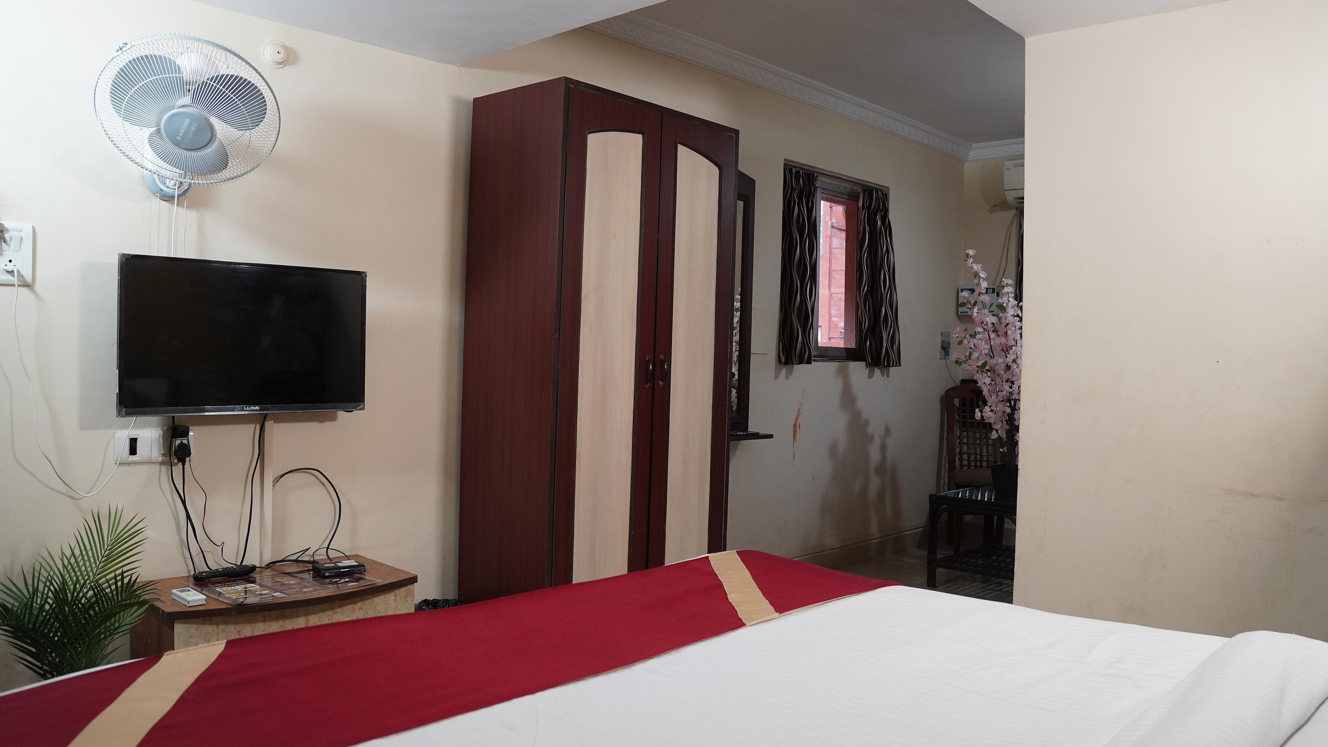 Picnic Plaza Hotels near Calangute - Tap to explore photos