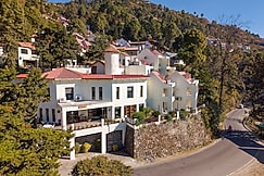 8fold-Pinecrest By LaRiSa, Mukteshwar