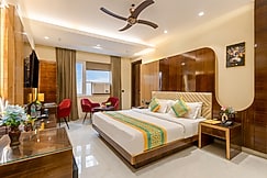 Hotel Vanson Palace  - luxurious rooms with rooftop restaurant, Delhi