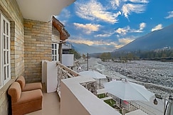 Villa Riverine Cafe & Riverview Residences, Manali
