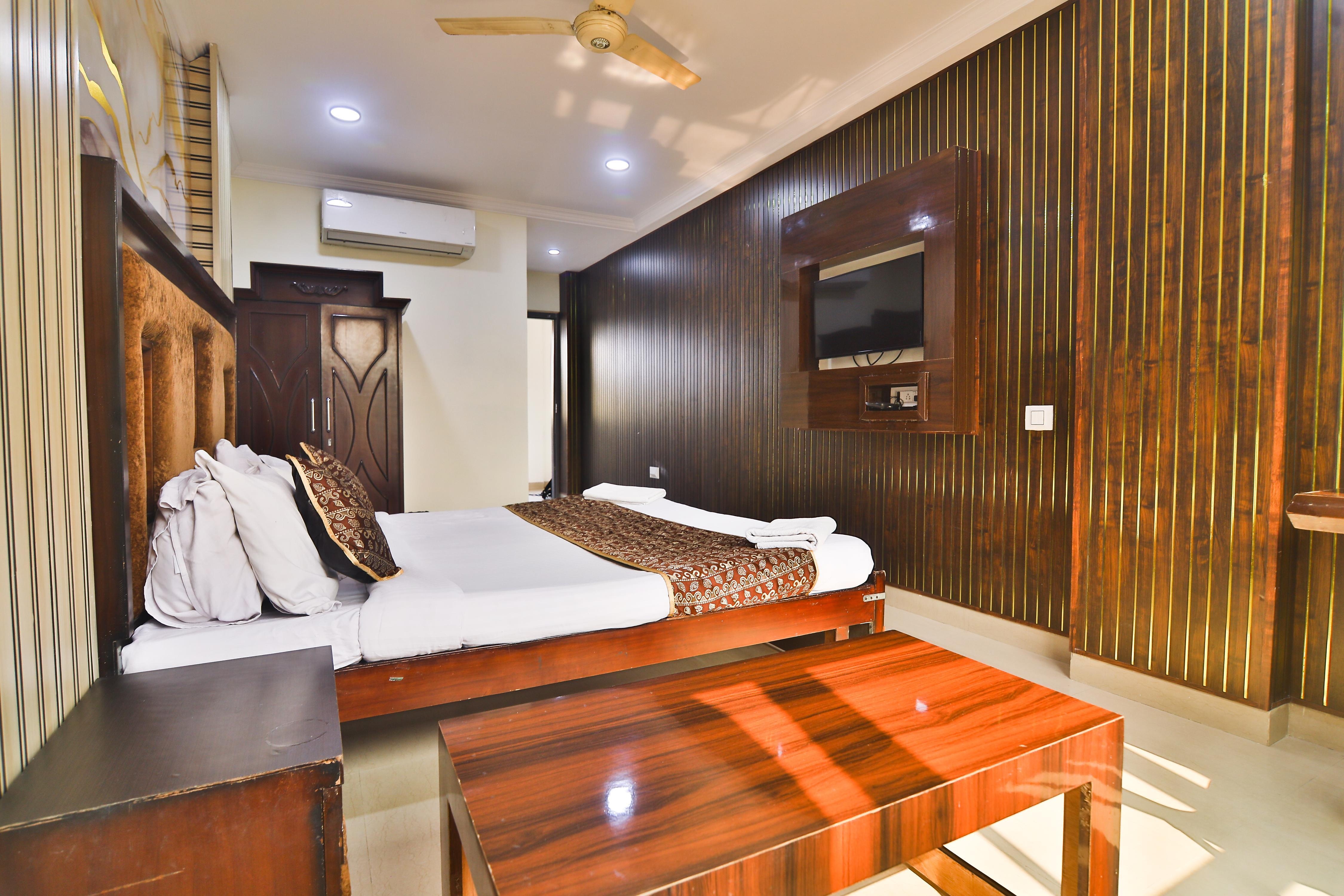 ORIENT Executive Room 1