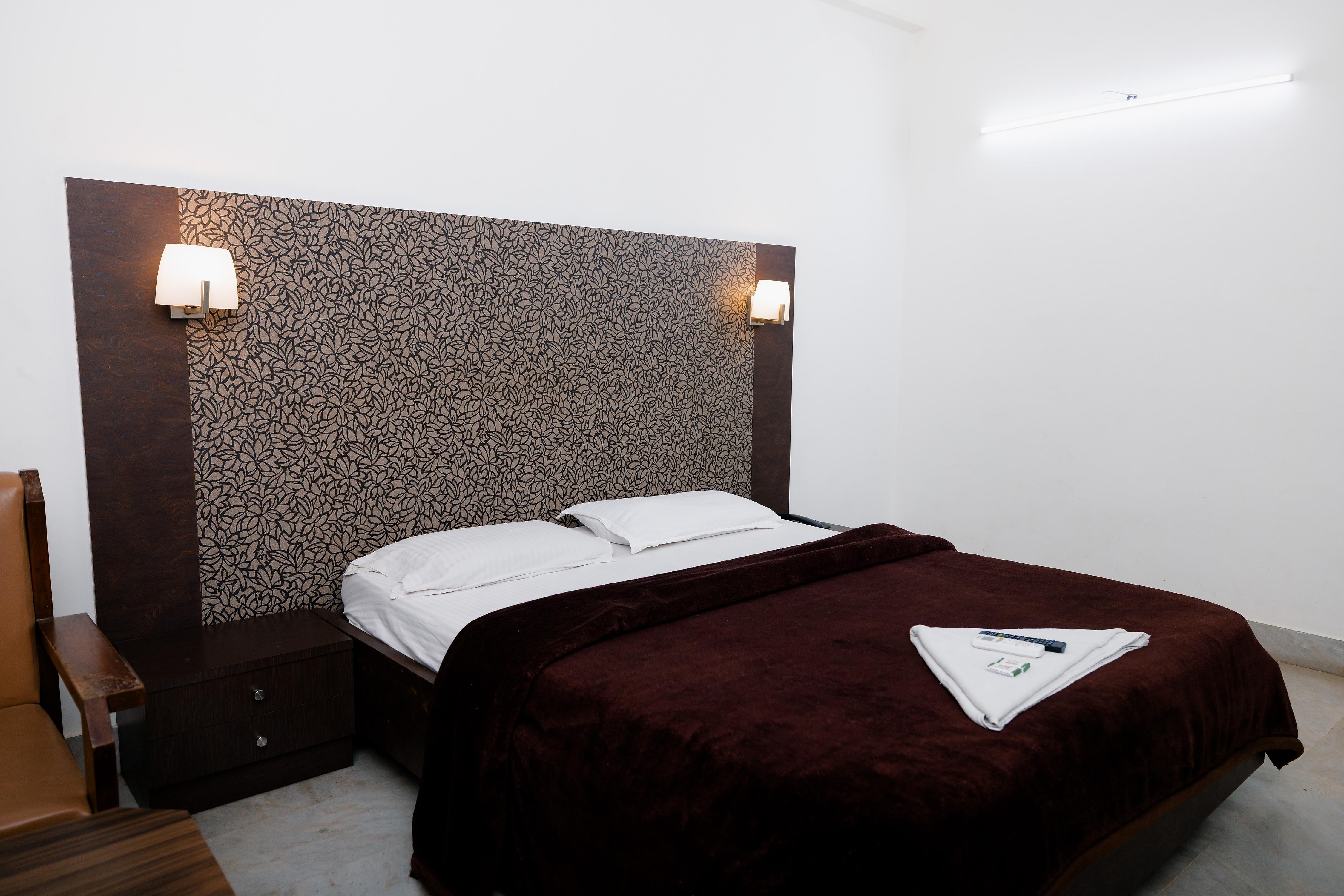 Hotel Navaratna Palace - Tap to explore photos