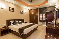 Red Maple BnB | Rooms in a Homestay, Delhi