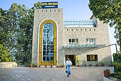 DLS Oak Bush, Mussoorie