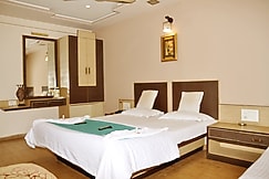HOTEL SAI SURAJ PALACE, Shirdi