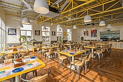 Bedzzz Varanasi by Leisure Hotels |1 Km from Dashashwamedh Ghat