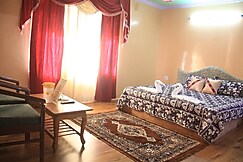Hotel The Moon, Manali