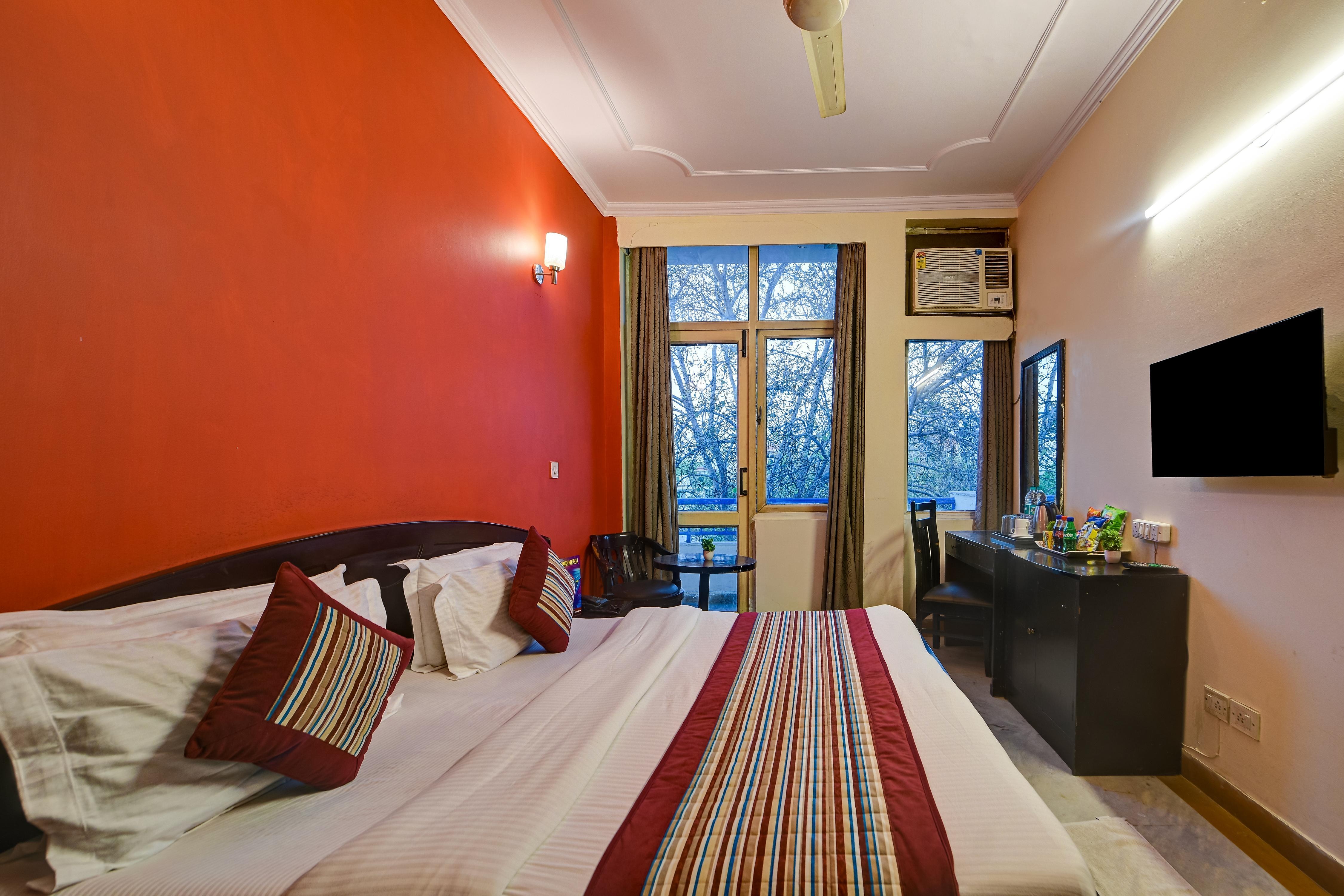 Hotel City Centre Inn Near Nizamuddin Railway Station - Tap to explore photos