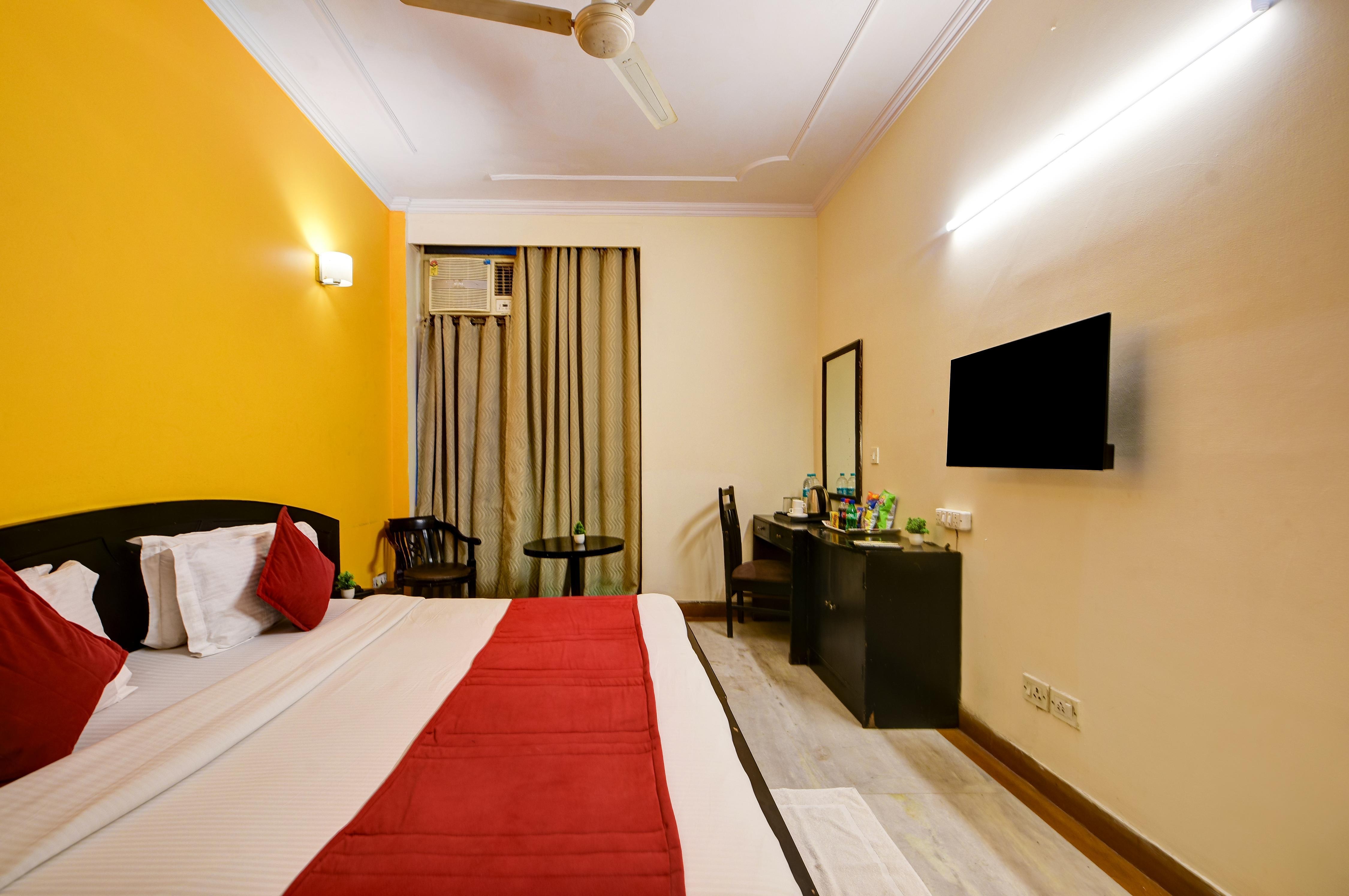 Hotel City Centre Inn Near Nizamuddin Railway Station - Tap to explore photos