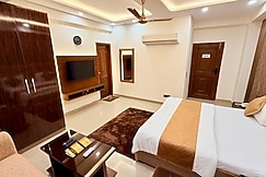 Kashish Residency & Banquet, Noida