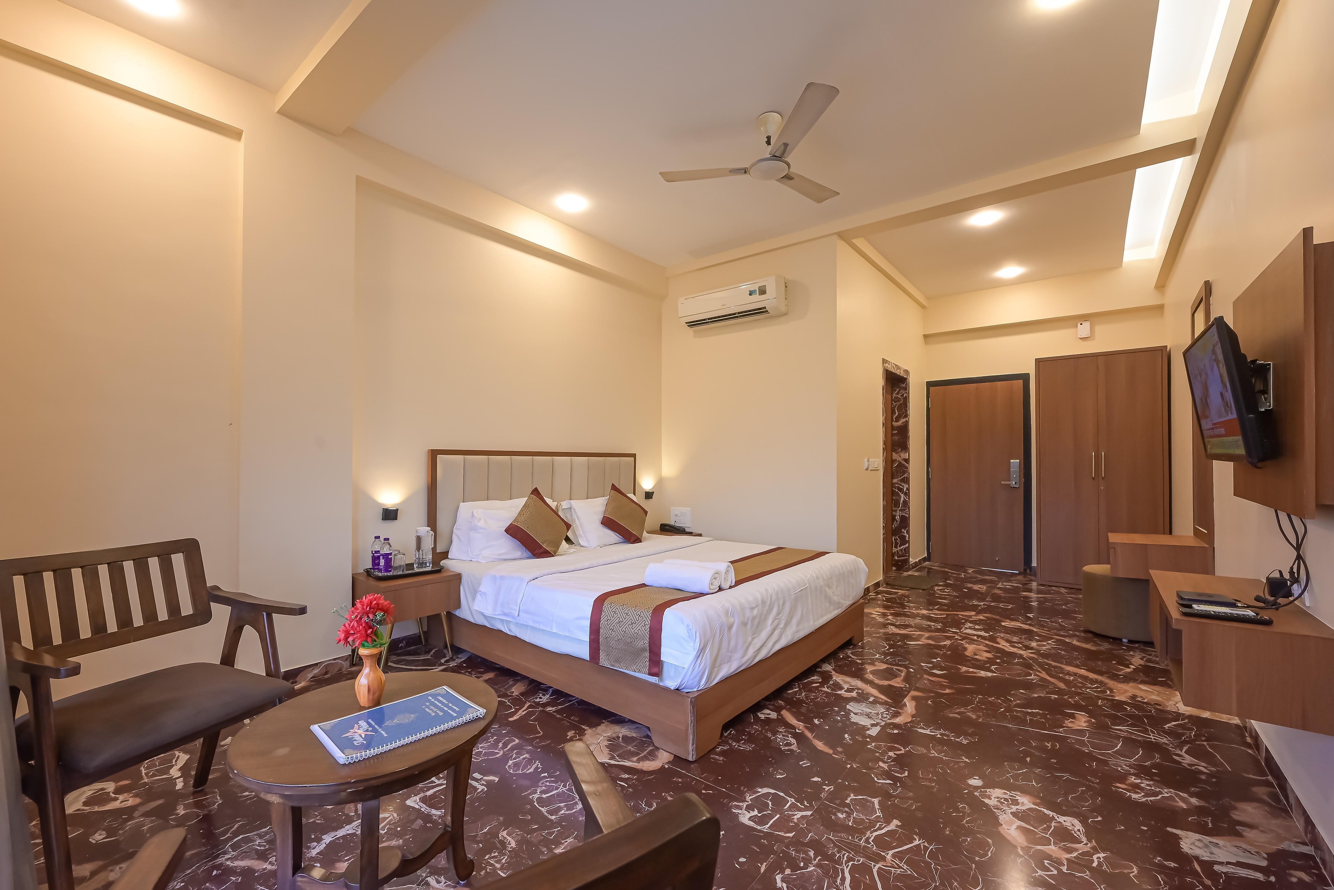 Deluxe AC Room pool view , Balcony & wifi 1
