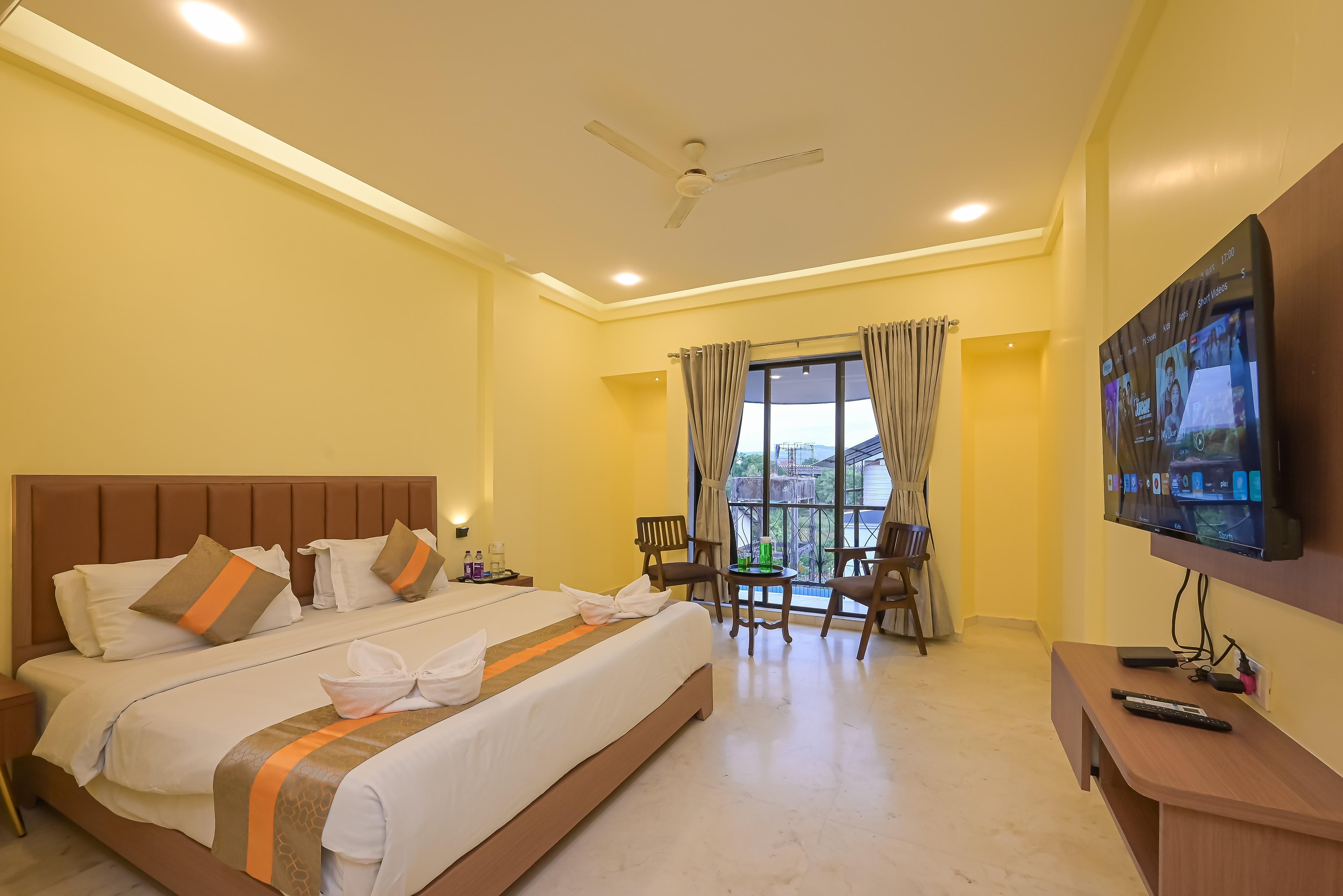 Deluxe AC Room with Balcony and WiFi 1