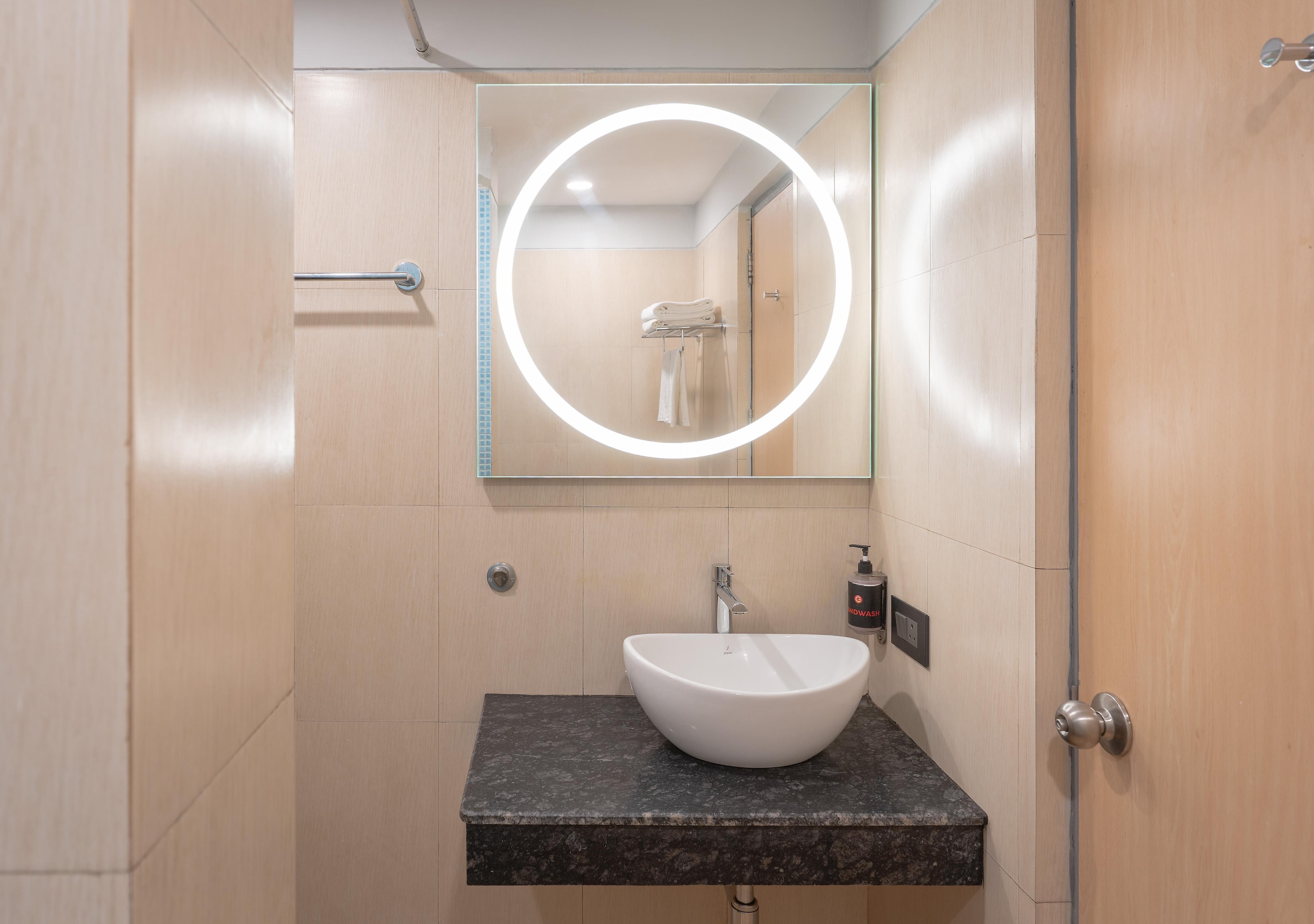Luxe Queen Room 1