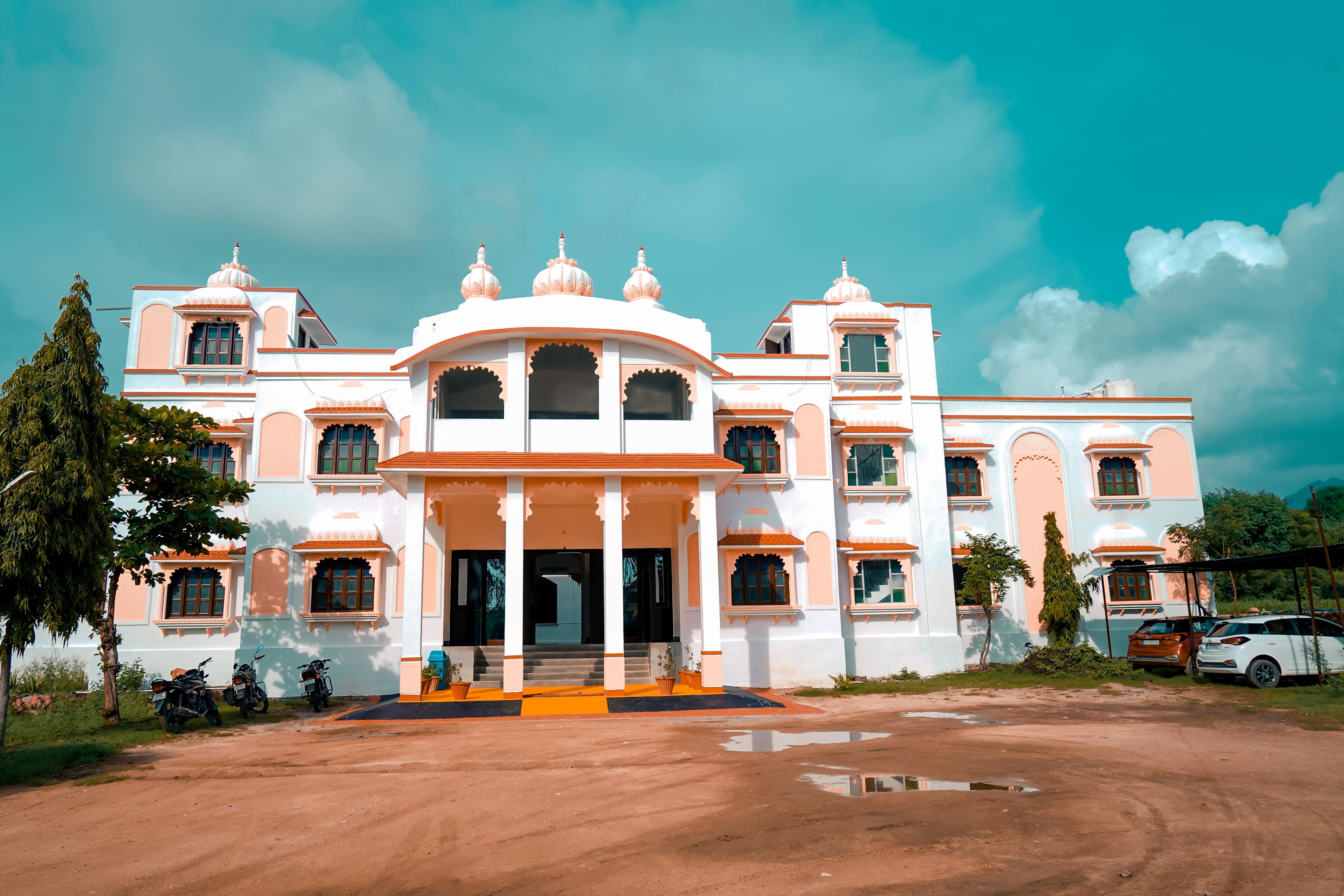 Chandra Hill Resort - Tap to explore photos