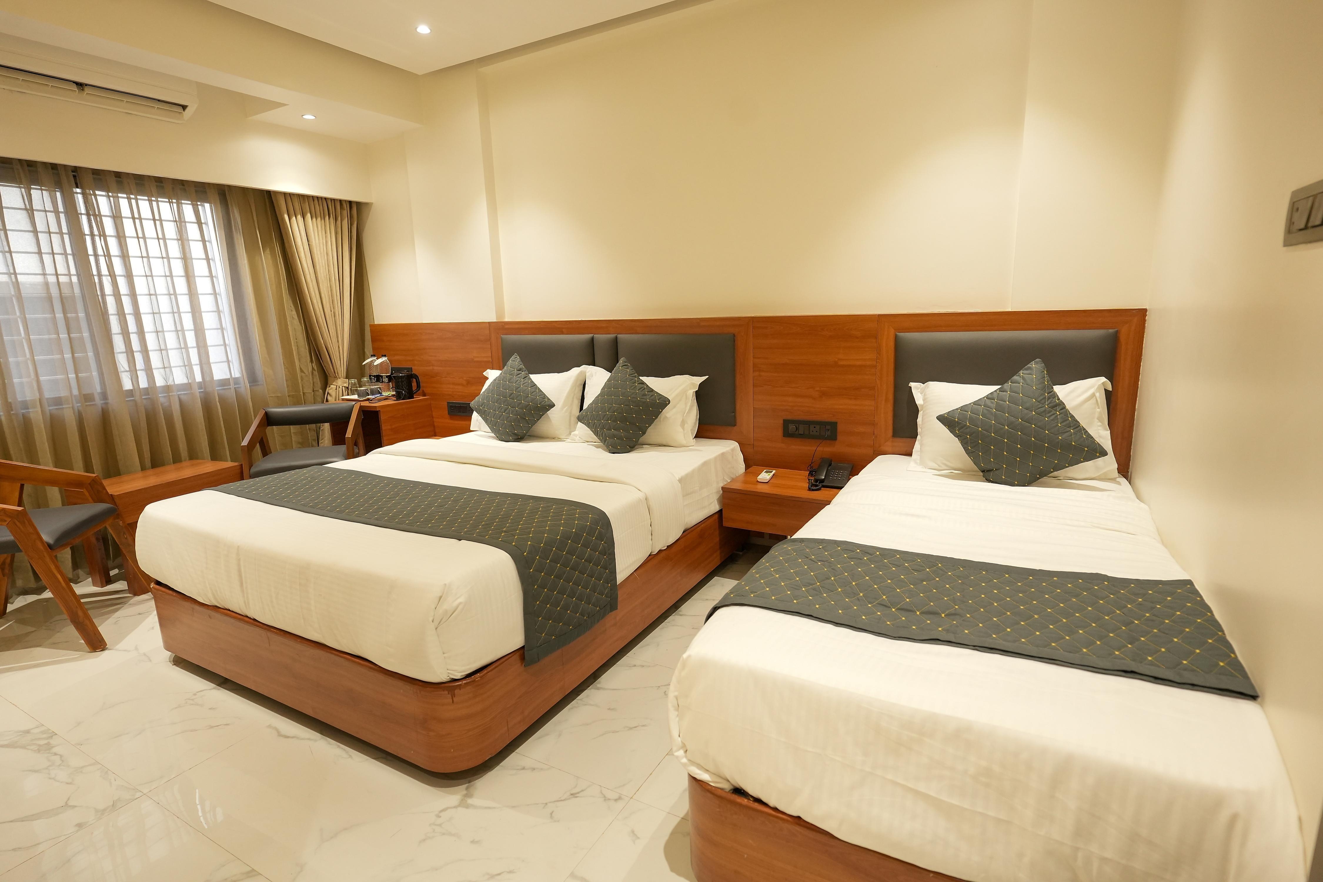 Triple Delight Room - Joy of togetherness with (1 Queen and 1 Single Bed) 1