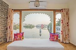 NATURAL LAKE VIEW HOTEL, Udaipur
