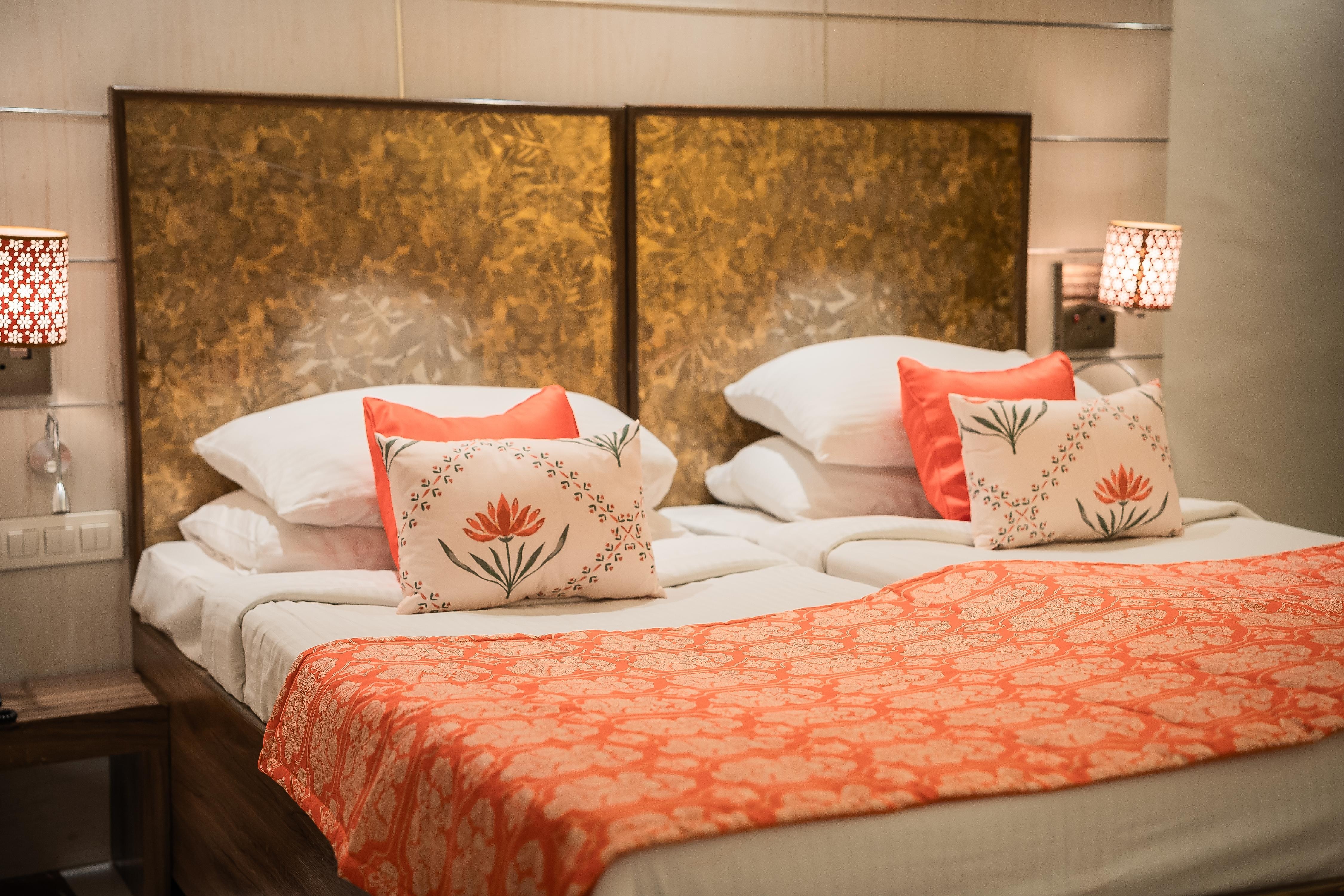 Mumbai Metro - The Executive Hotel