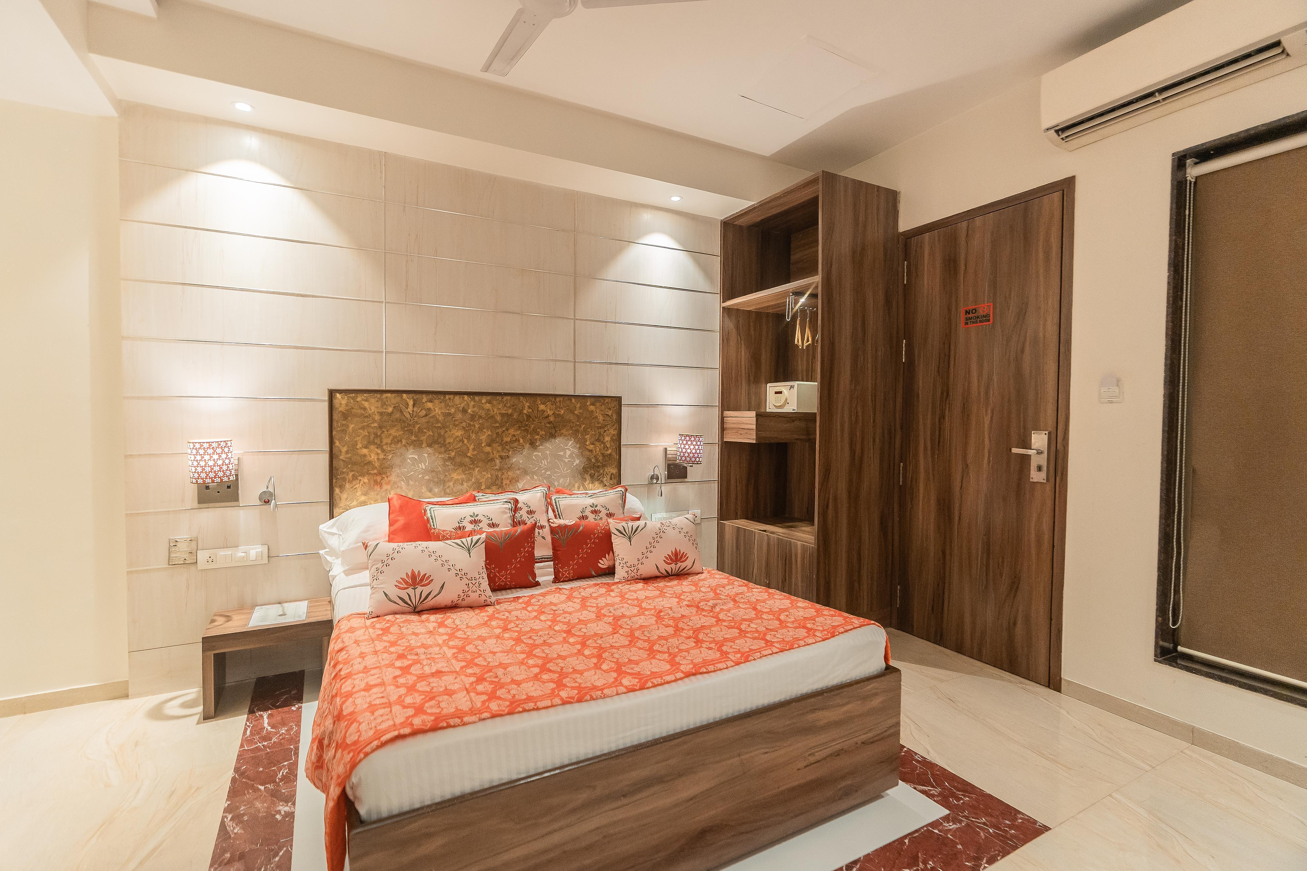 Mumbai Metro - The Executive Hotel 2